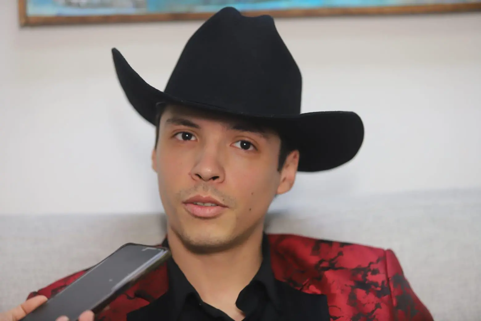 $!Jorge Manuel Inzunza, voz y guitarra del grupo, durante la promoción en Noroeste del más reciente lanzamiento de la agrupación.