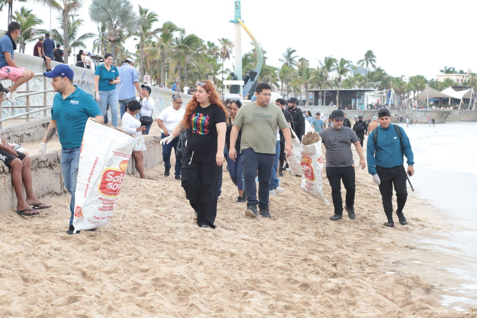 $!Tercera jornada sabatina de limpieza ‘Mazatlán, te quiero limpio’ reúne a ciudadanos, autoridades y sector turístico