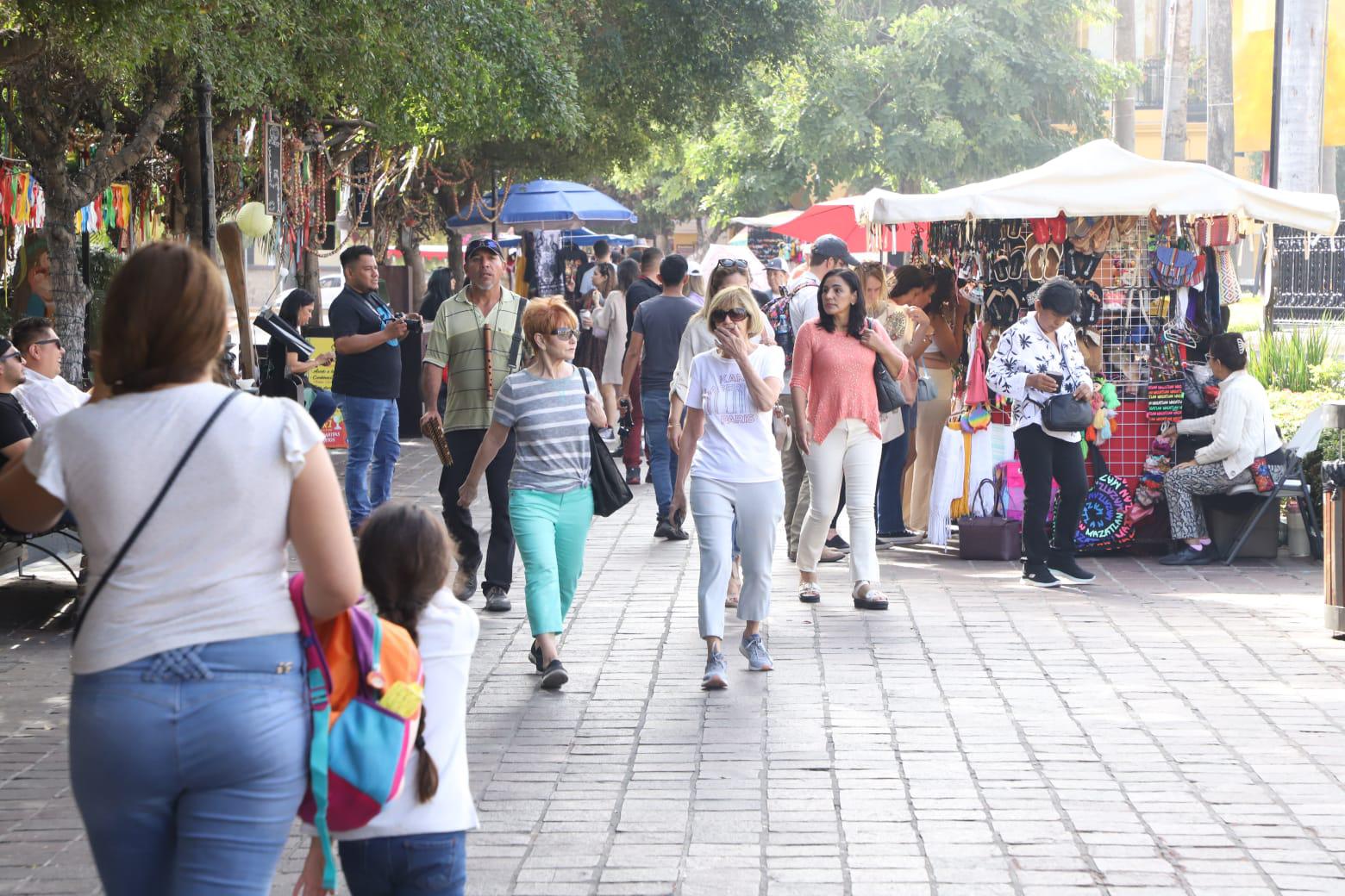 $!Arriban a Mazatlán dos cruceros con 8 mil 626 personas