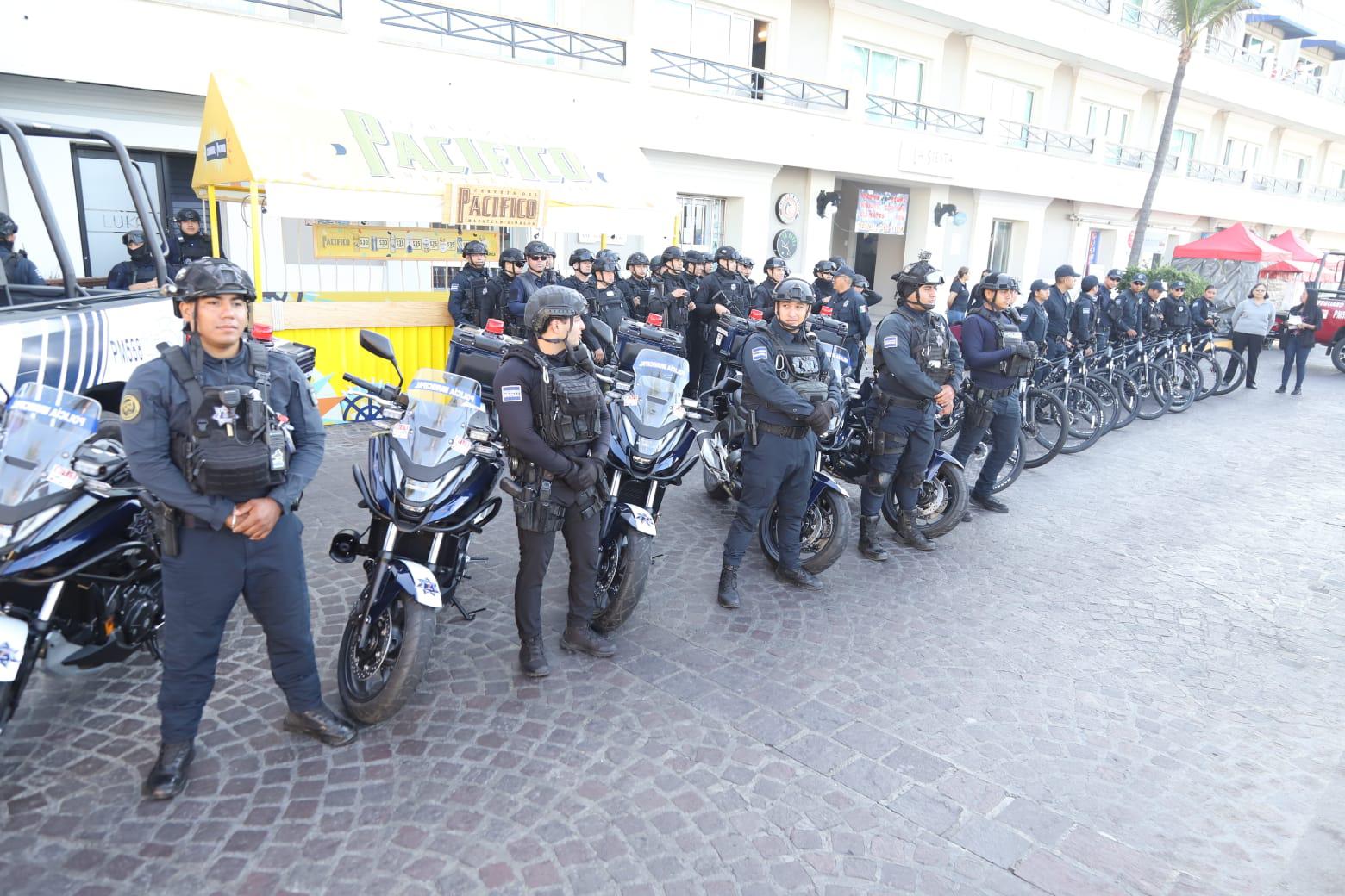 $!Mazatlán refuerza su Policía: entrega patrullas y equipo táctico por más de $19 millones
