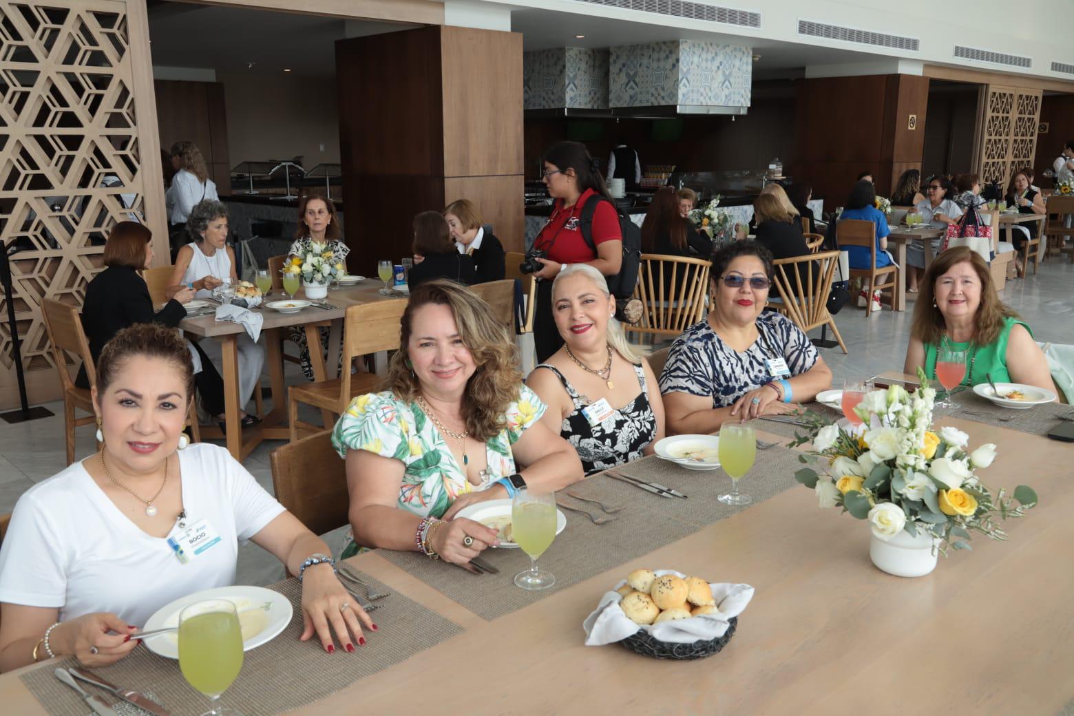 $!Rocío Lizárraga, Geovanna Cháidez, Sally Salazar, Carmen García y Rosy Chávez.