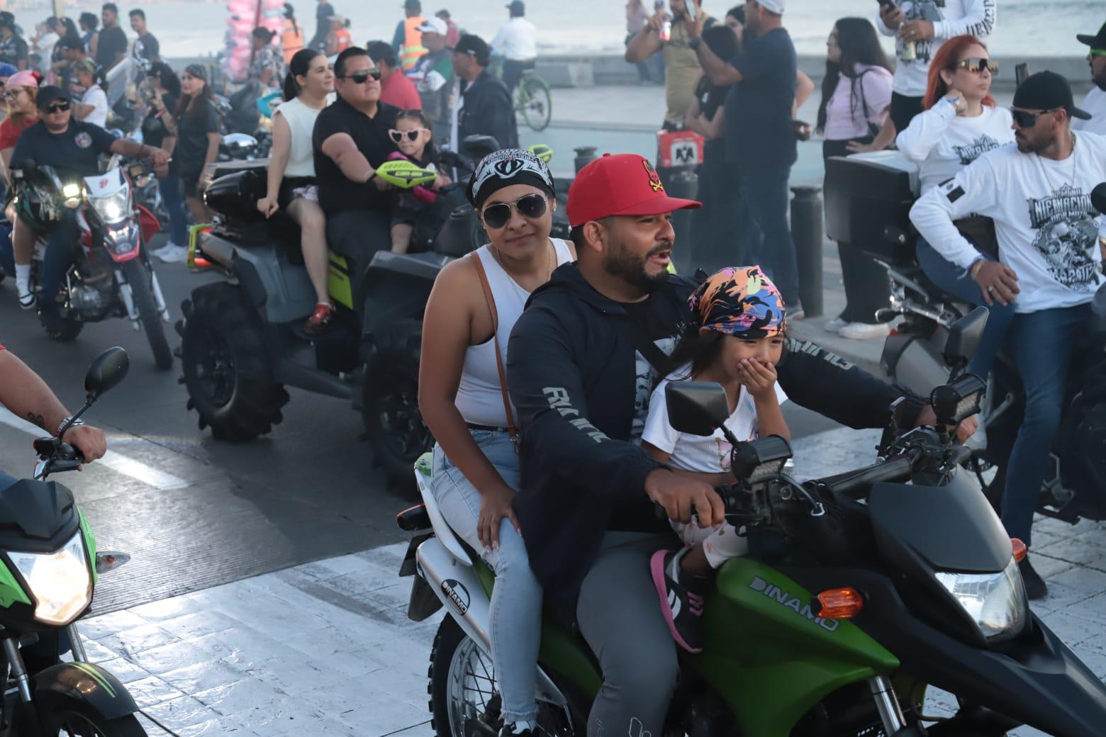 $!Recorren ‘caballos motorizados’ el malecón en el tradicional desfile de la Semana de la Moto