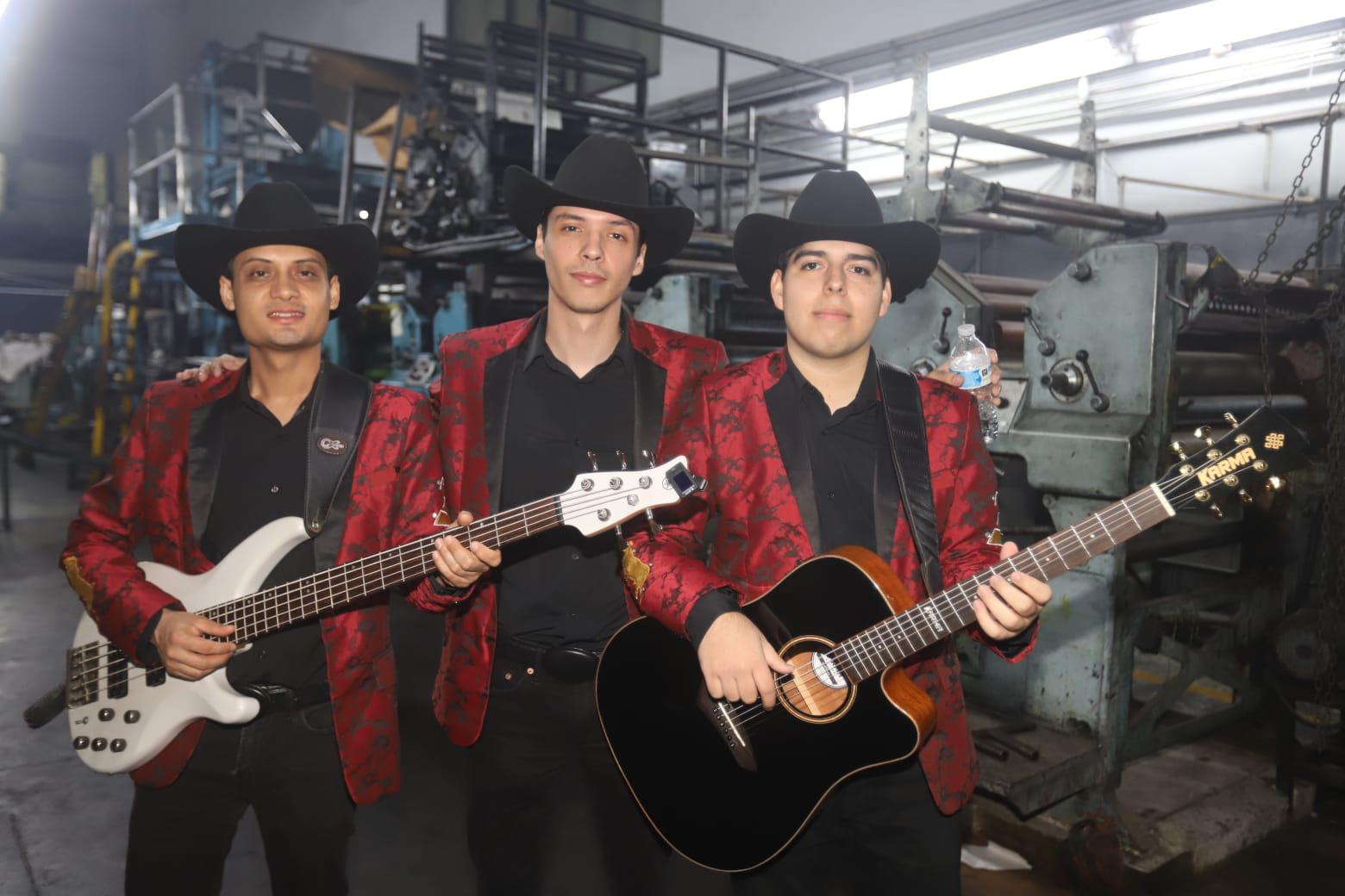 $!El trío sierreño-norteño continúa consolidando su propuesta musical con fusiones, covers y colaboraciones.