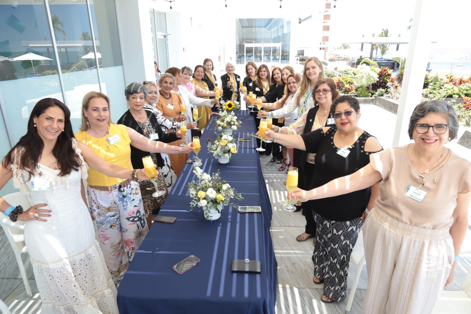 $!Las damas de Anspac durante el brindis.