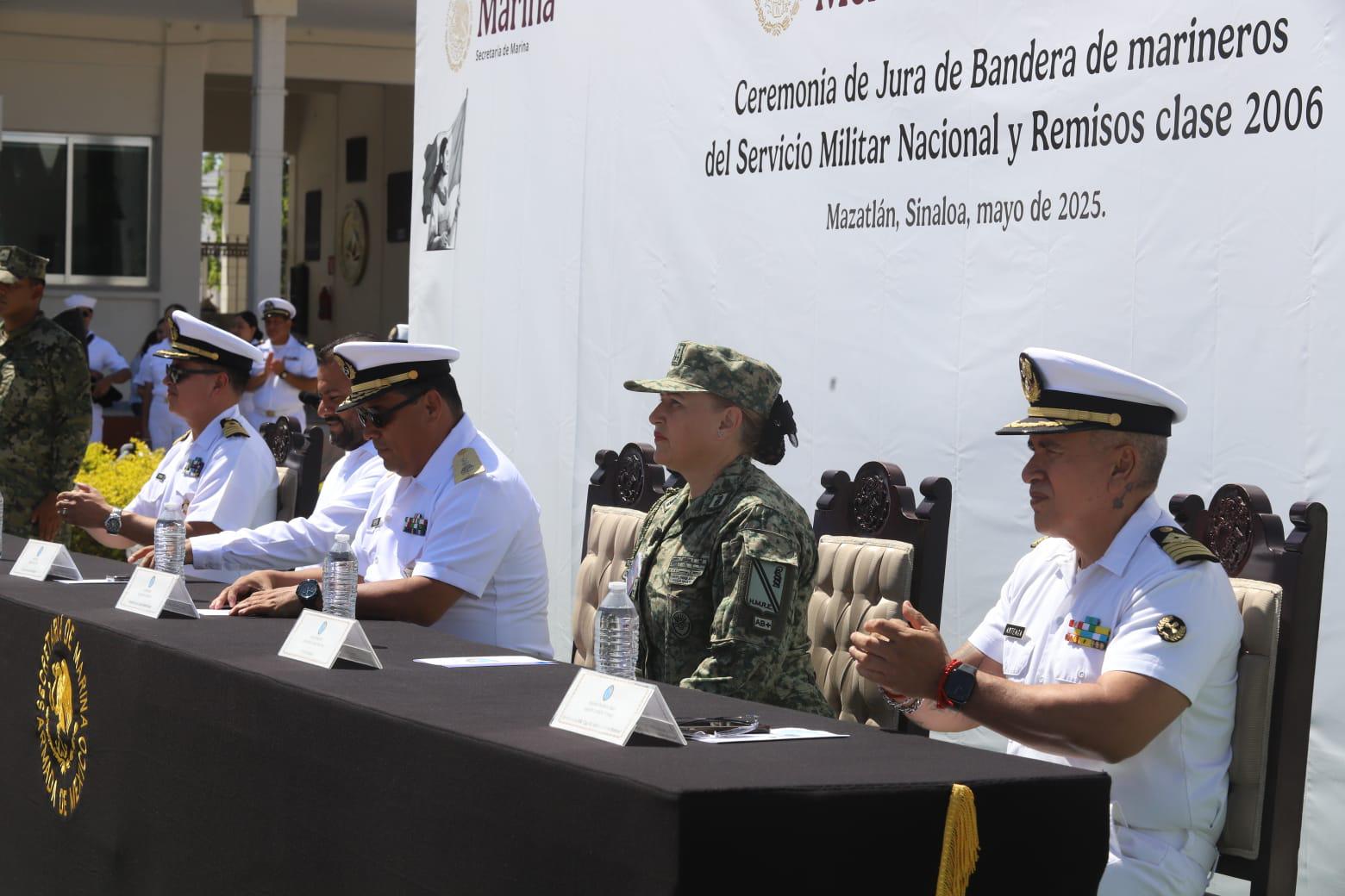 $!Toman protesta de Bandera al personal de marineros del SMN clase 2006, remisos y mujeres voluntarias