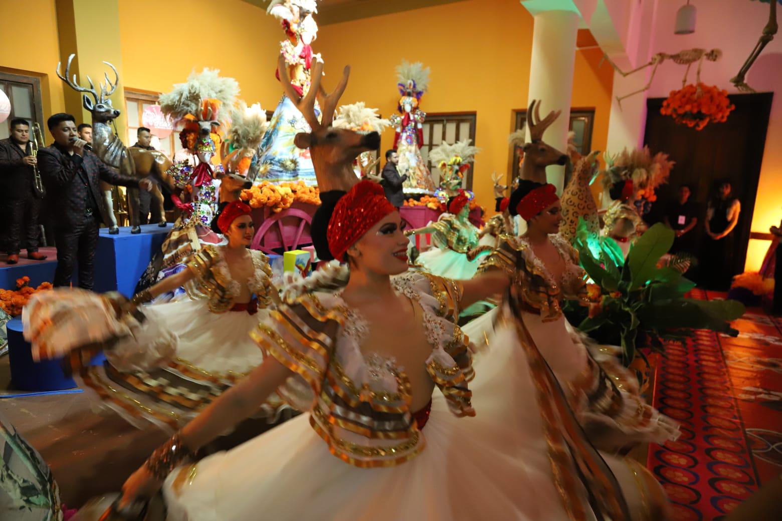 $!Magia, color, tradición y música de la tambora se pudo apreciar en el recorrido.