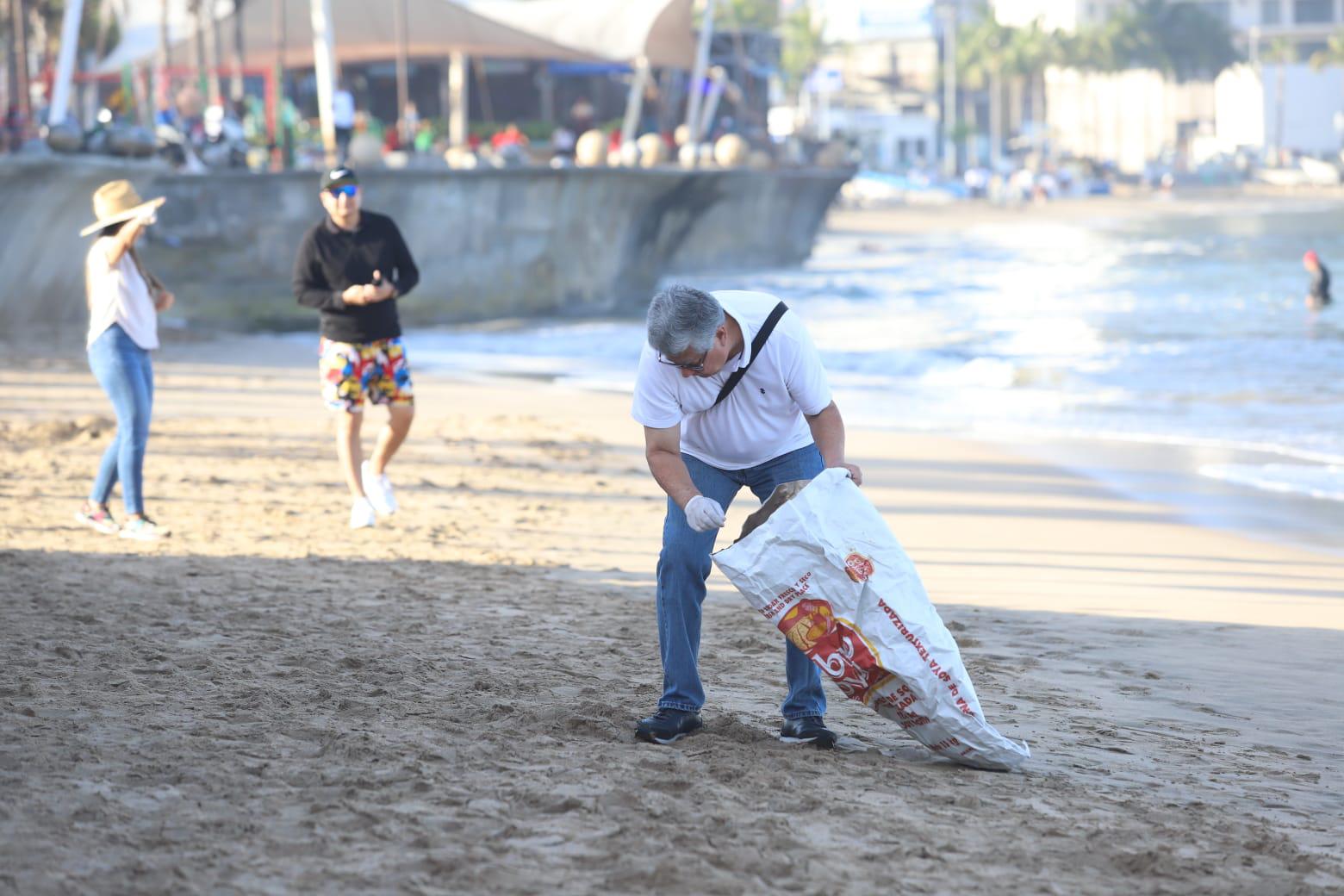$!Se suma Mazatlán a la campaña ‘Sinaloa Limpia Tu Playa’