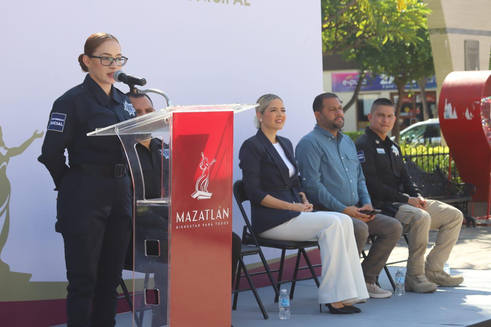 $!Mazatlán entrega 850 uniformes tácticos a policías municipales