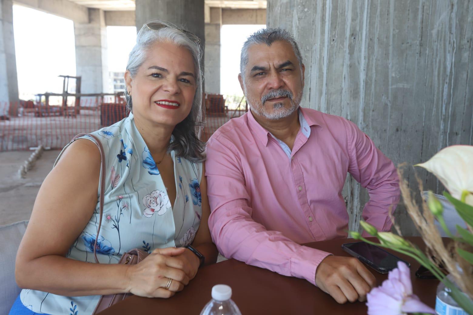 $!Lourdes y Carlos Iribe.