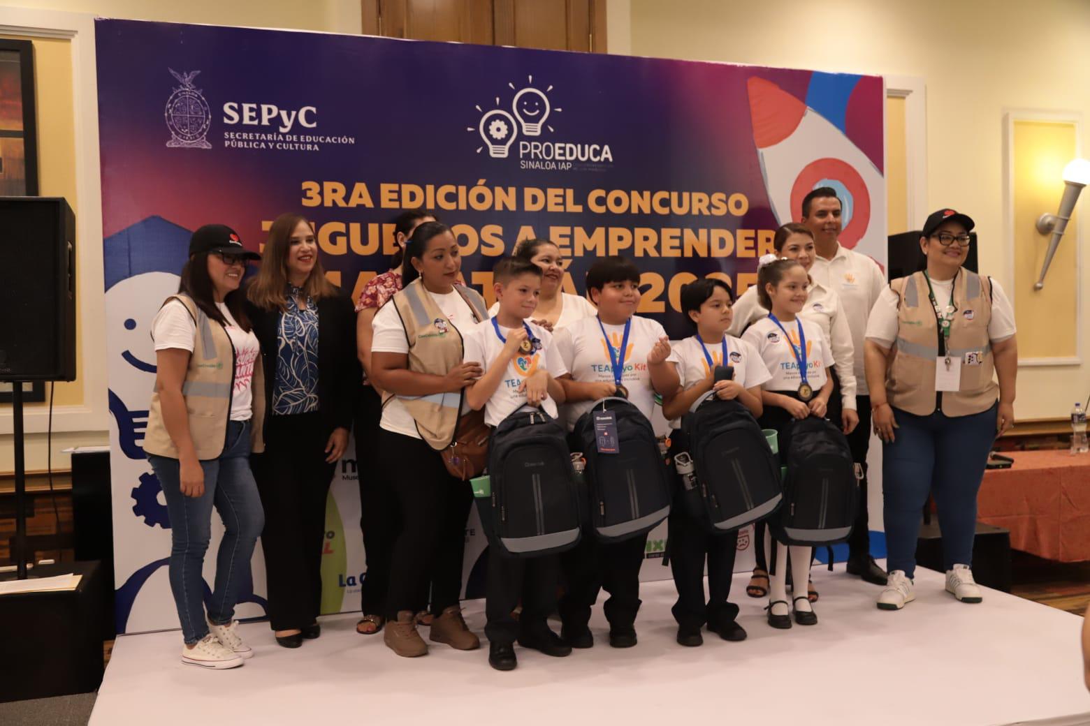 $!‘Pine Crafts’ y sus productos de residuos de pino brillan en el Concurso Juguemos a Emprender 2025