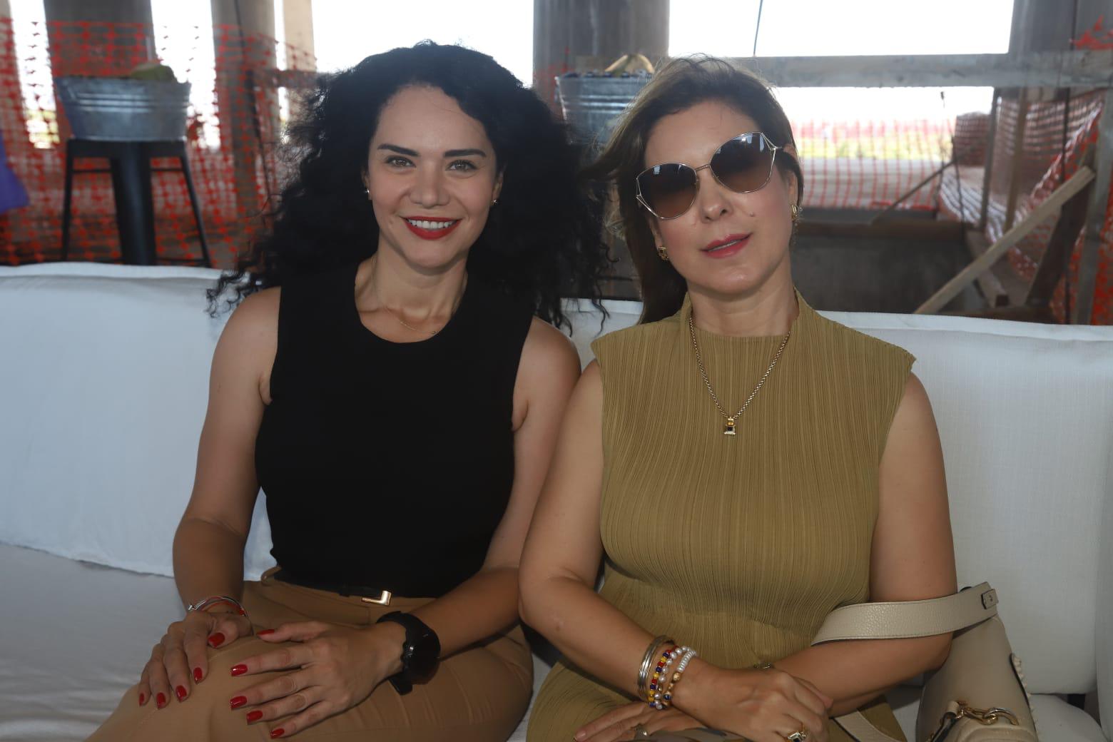 $!Elsy López y Cristina Velarde.