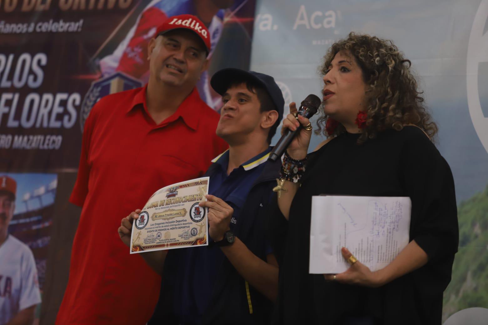 $!Entregan el Premio al Mérito Deportivo Isdika Inda Sports en Mazatlán