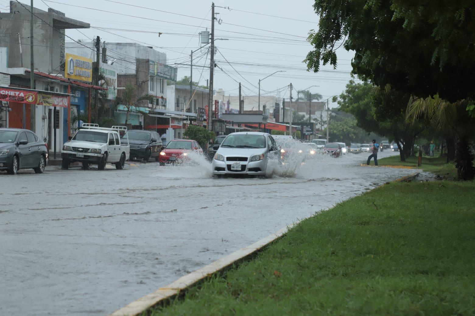 $!Provocan lluvias por efectos de la tormenta tropical Raymond encharcamientos en zona turística y avenidas de Mazatlán