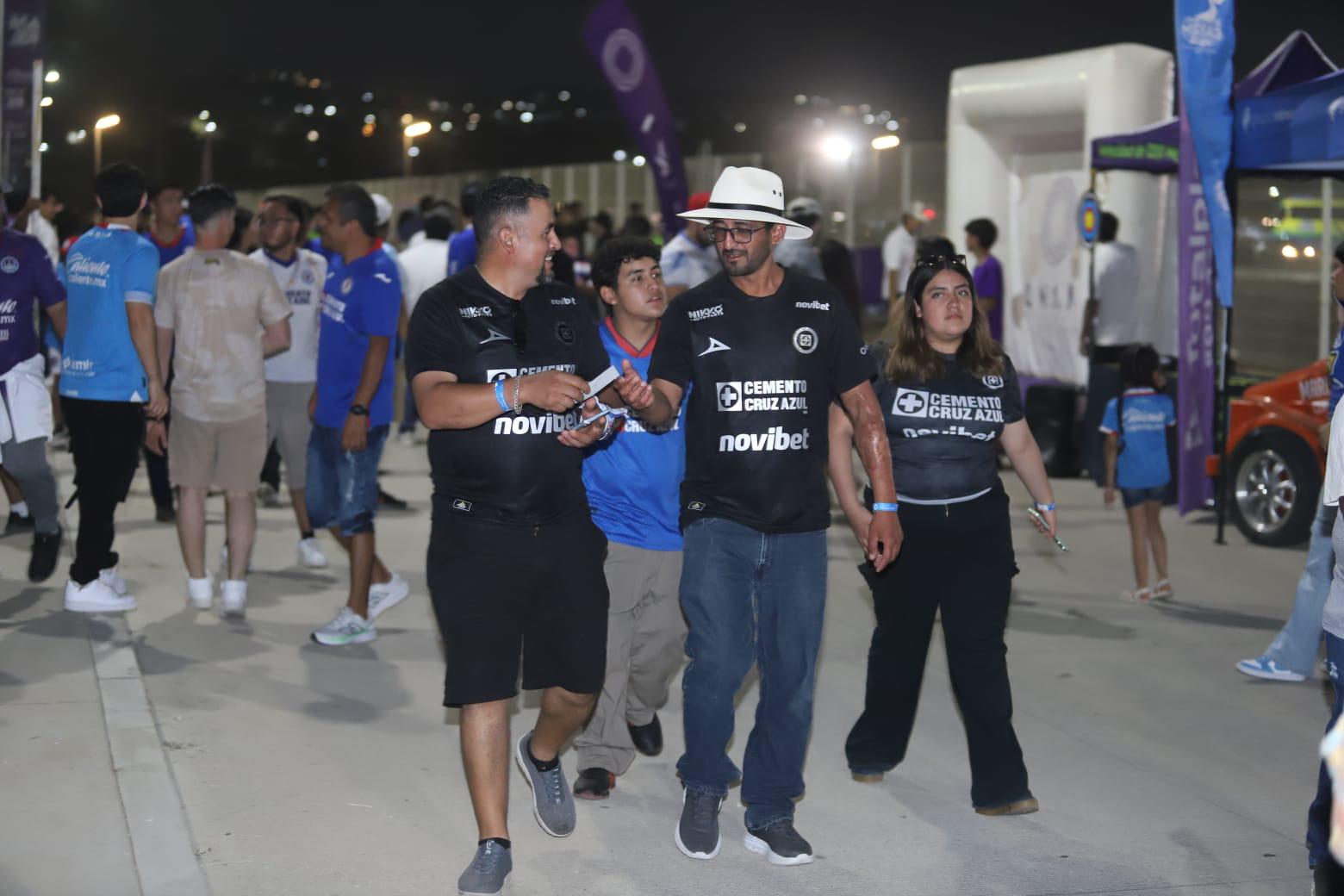 $!Fiesta celeste en Mazatlán: La Máquina tiñe de azul el estadio El Encanto