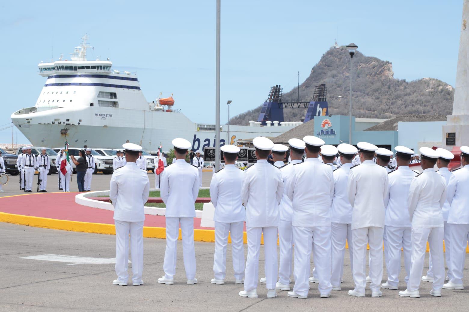 $!Celebran en Mazatlán el 83 aniversario del Día de la Marina