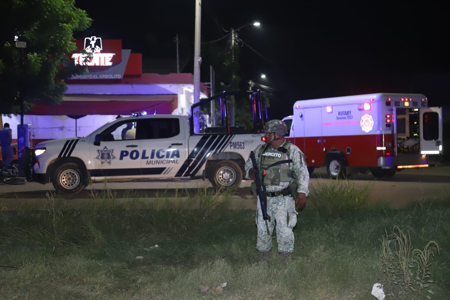 $!Explosión de artefacto artesanal en expendio deja dos heridos graves en Mazatlán