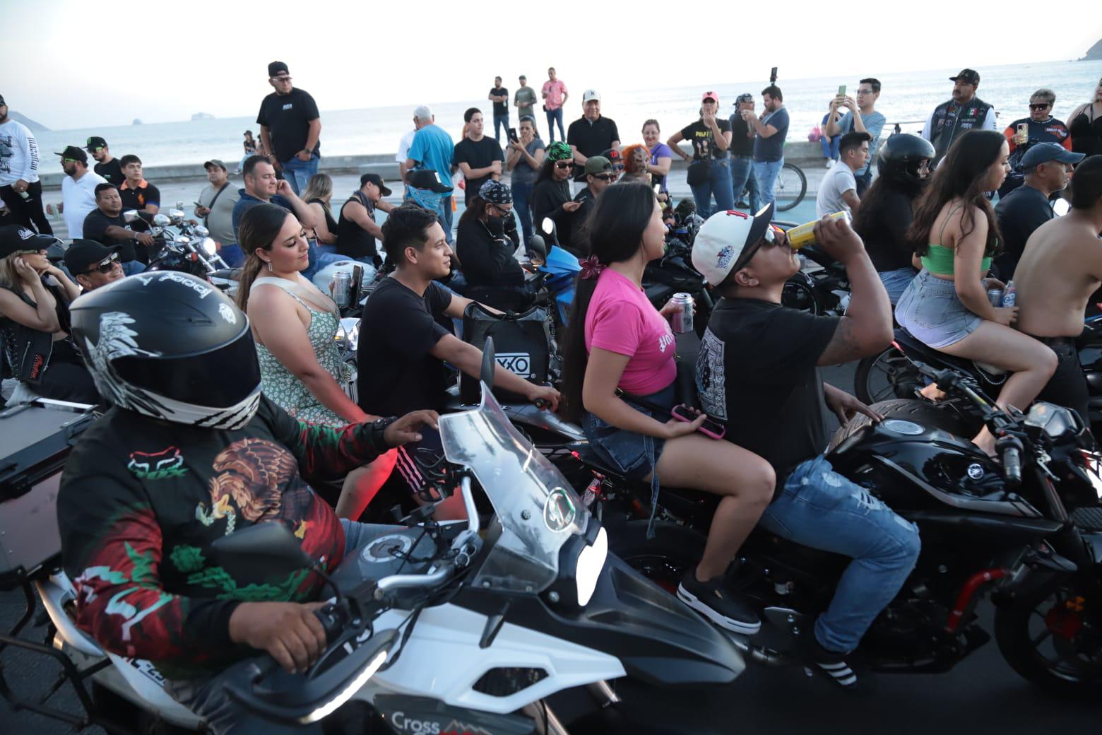 $!Recorren ‘caballos motorizados’ el malecón en el tradicional desfile de la Semana de la Moto