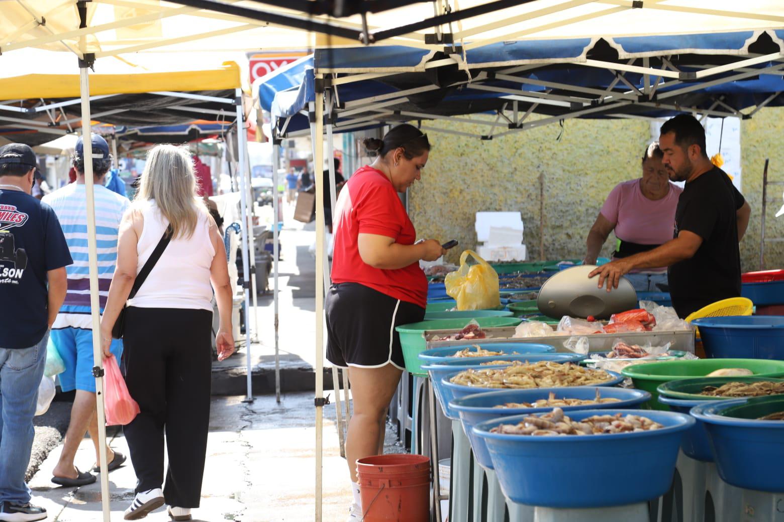 $!Alcanzan changueras de camarón apenas un 40 por ciento en sus ventas de los últimos meses