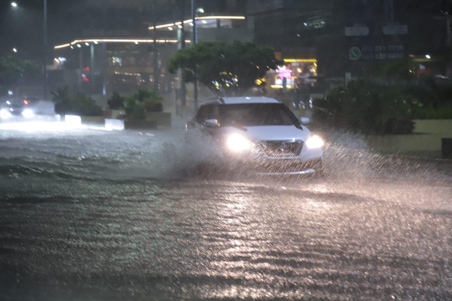 $!Lluvias provocan inundaciones en la Zona Dorada y varias zonas de Mazatlán