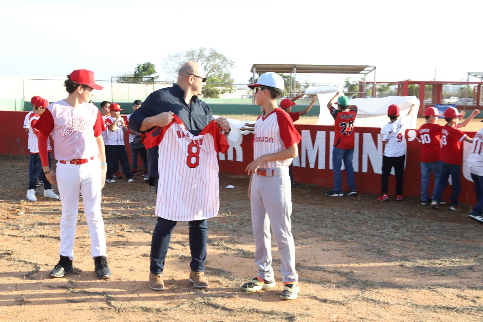 $!Liga Mazatlán reconoce a sus egresados ‘Canelo’ Canizales, Édgar Quintero y ‘Tyson’ Meza