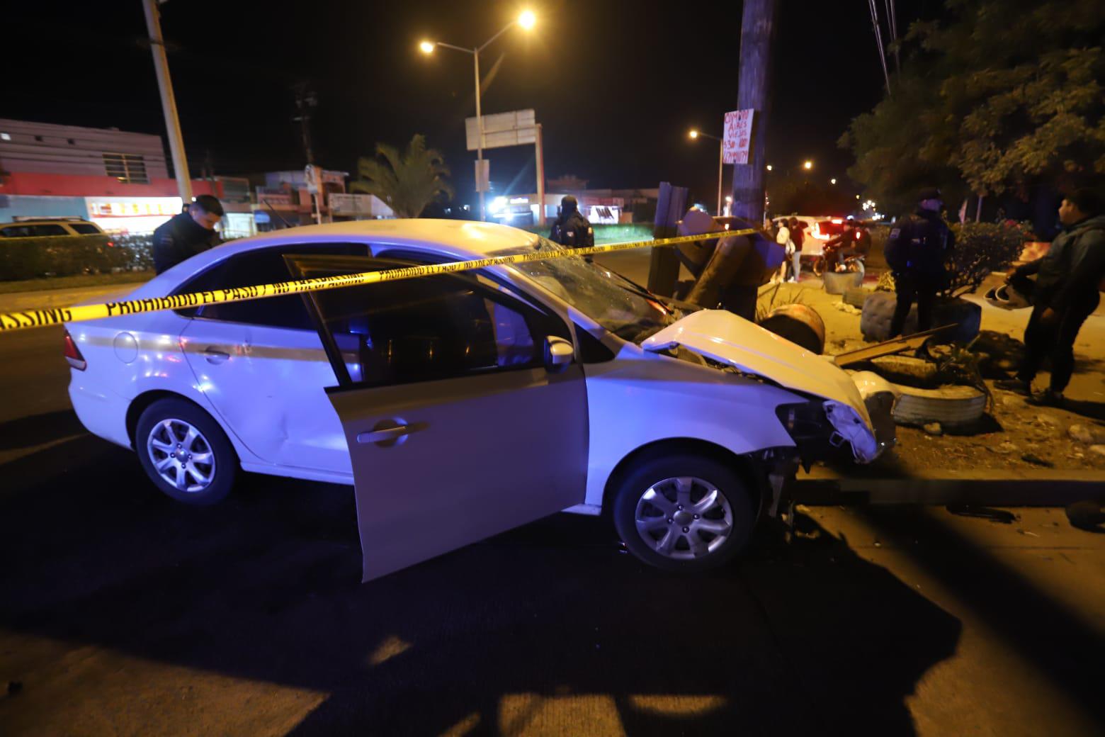 $!Motociclista muere al chocar contra auto en crucero de Urías, en Mazatlán