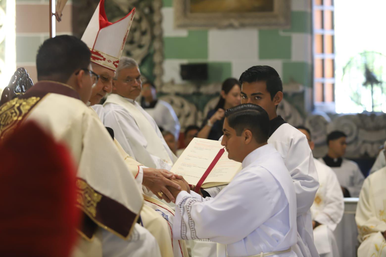 $!Da la bienvenida la Diócesis de Mazatlán a Luis Gonzalo Viera como nuevo diácono