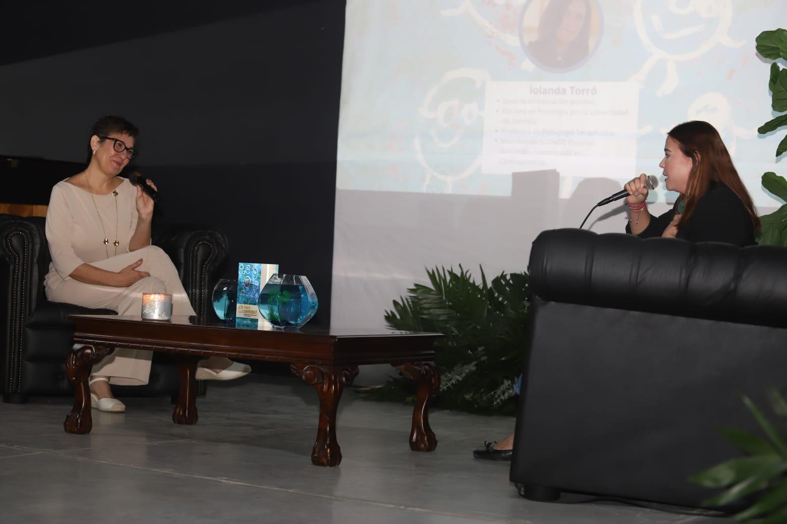 $!Momento de reflexión durante la charla sobre bienestar emocional y autoconocimiento realizaron algunos alumnos y profesores.