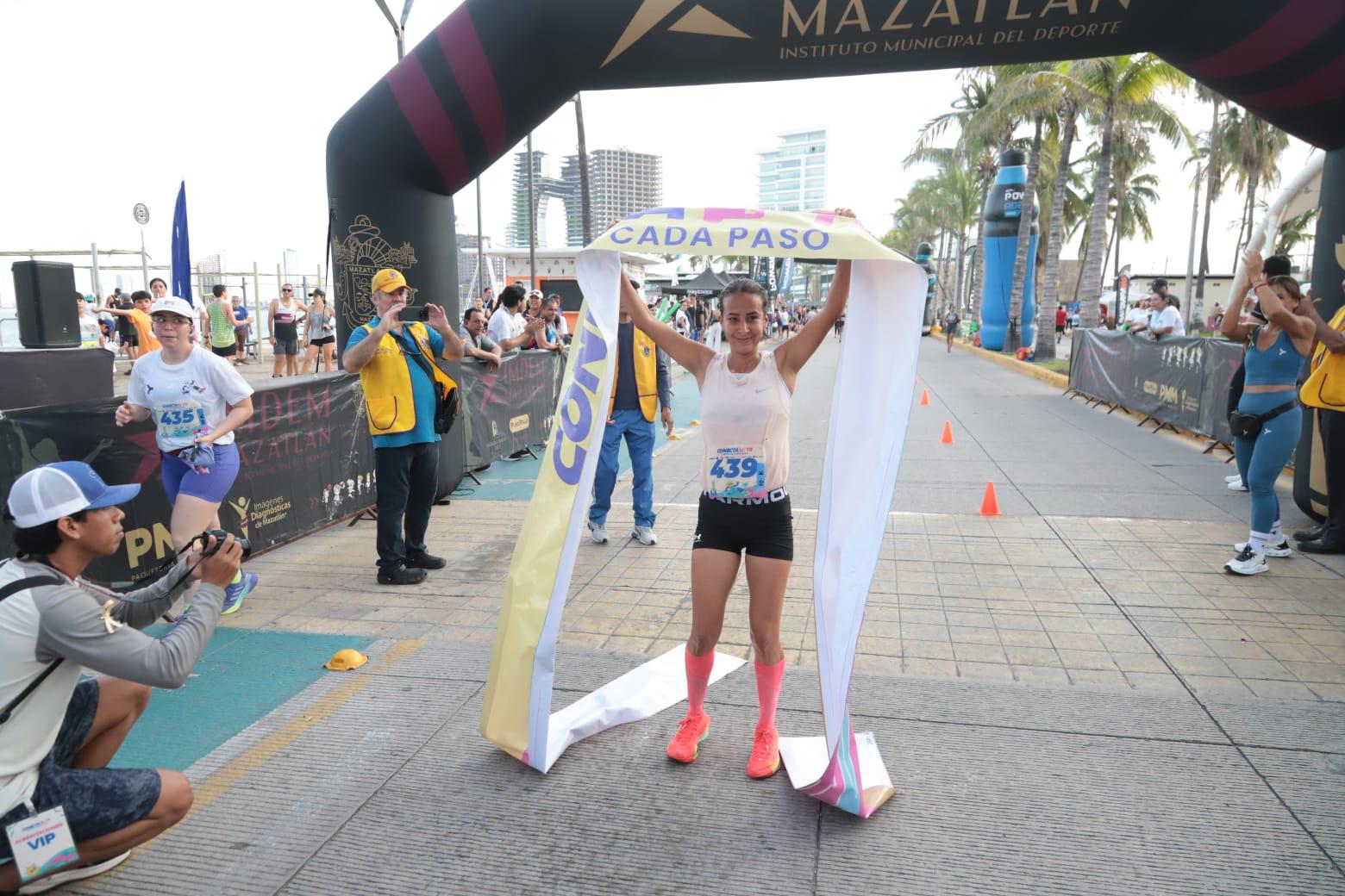 $!Katia García y Valentín Rendón triunfan en la Carrera Conecta-te 2025