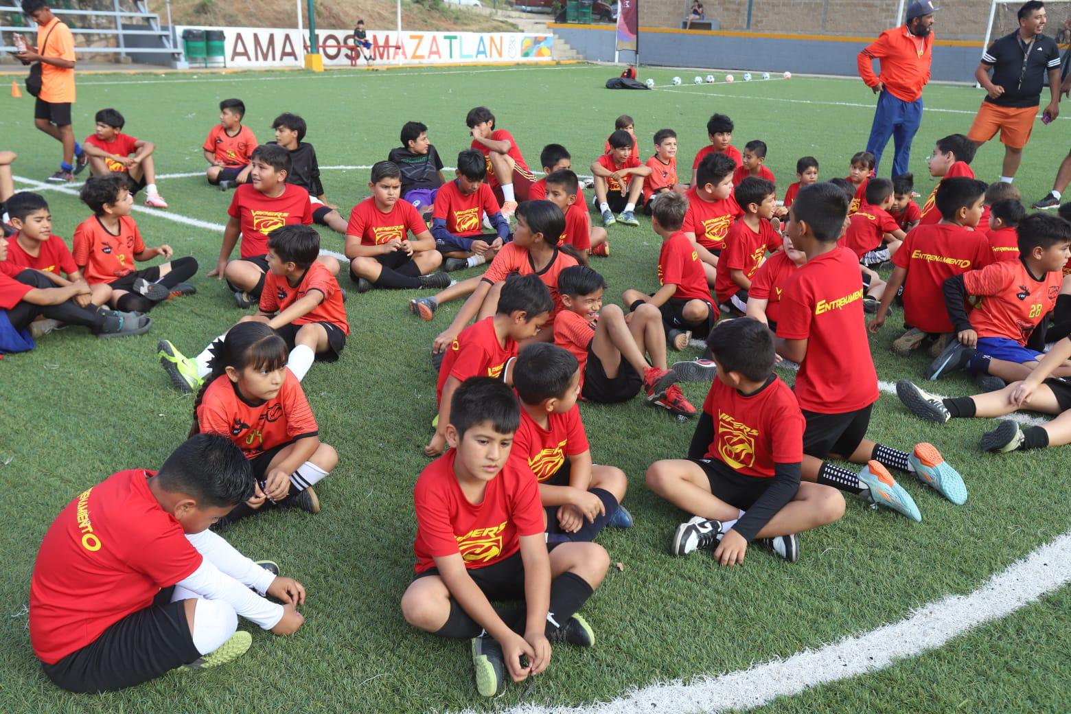 $!Amantes del futbol responden a Mundialito Imdem, Domina tu Cancha