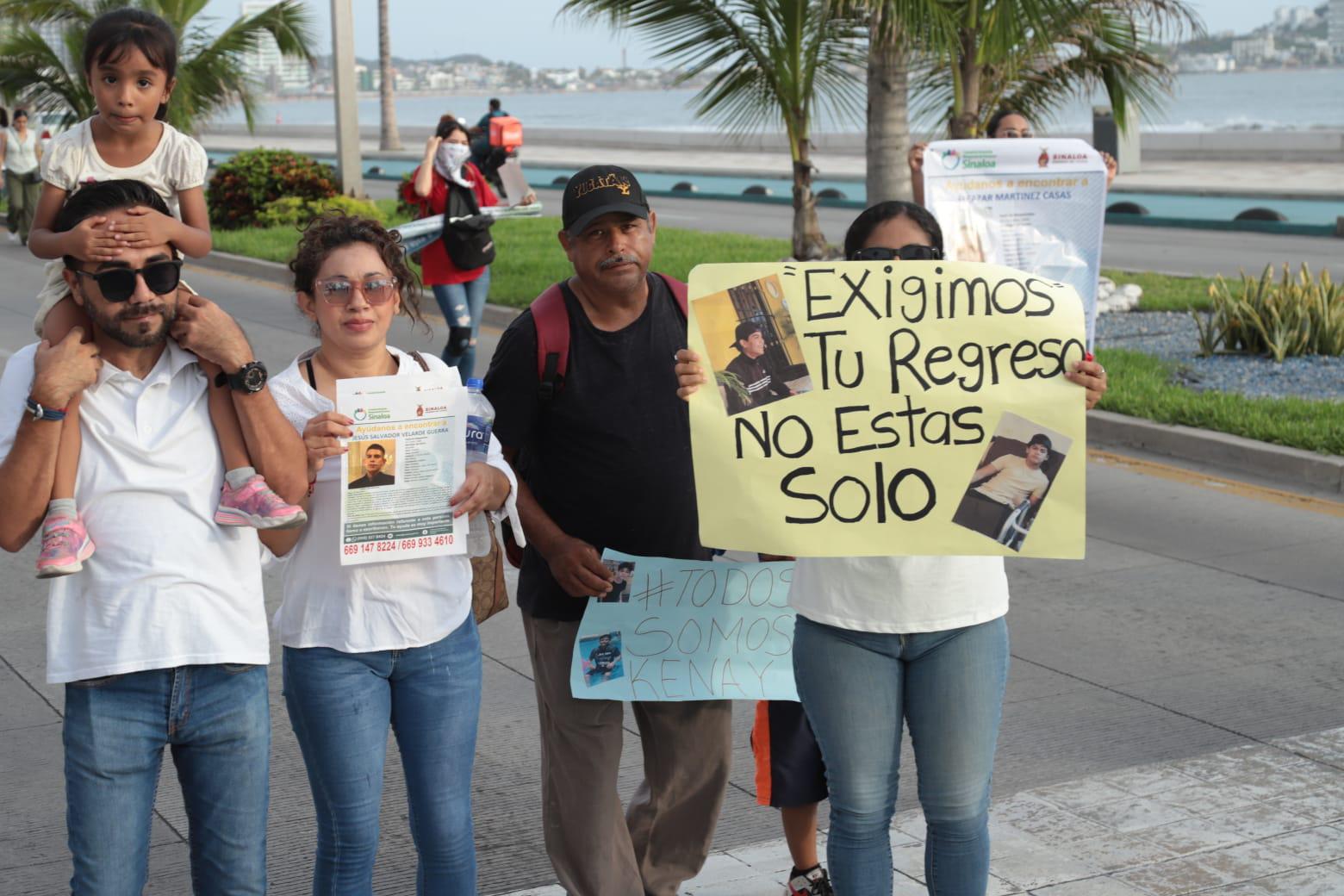 $!Familias de desaparecidos convierten el malecón de Mazatlán en espacio de protesta y memoria