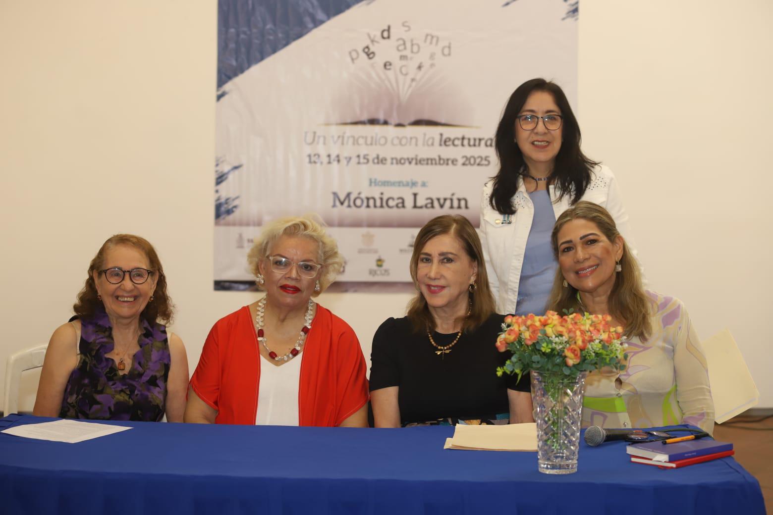 $!Raquel Cota. Sentadas, Julia Rocha, Julieta Montero, Marcela González y Silvia Michel.