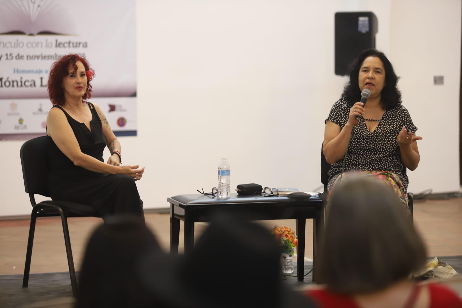 $!Ernestina Yépiz, directora de Literatura del Isic, la acompañó.