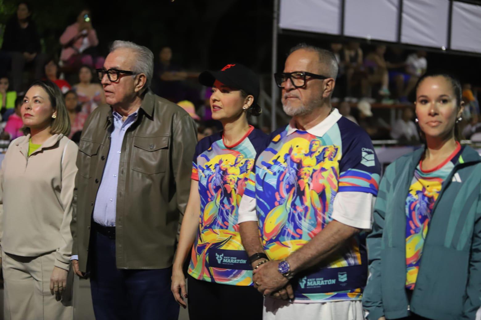 $!Rocha Moya da banderazo al Gran Maratón Mazatlán 2025