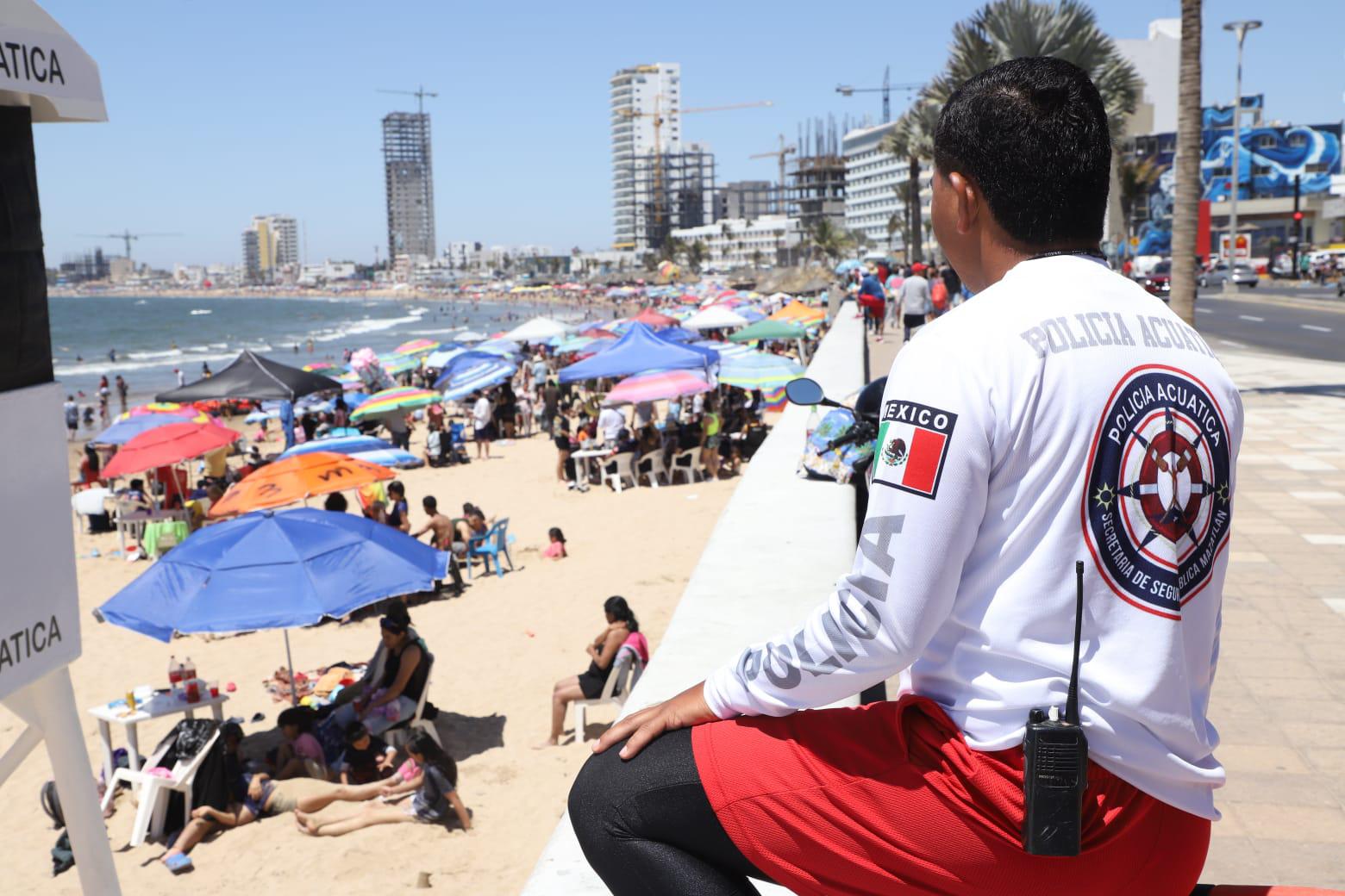 $!Vibra Mazatlán con miles de visitantes en playas y atractivos turísticos