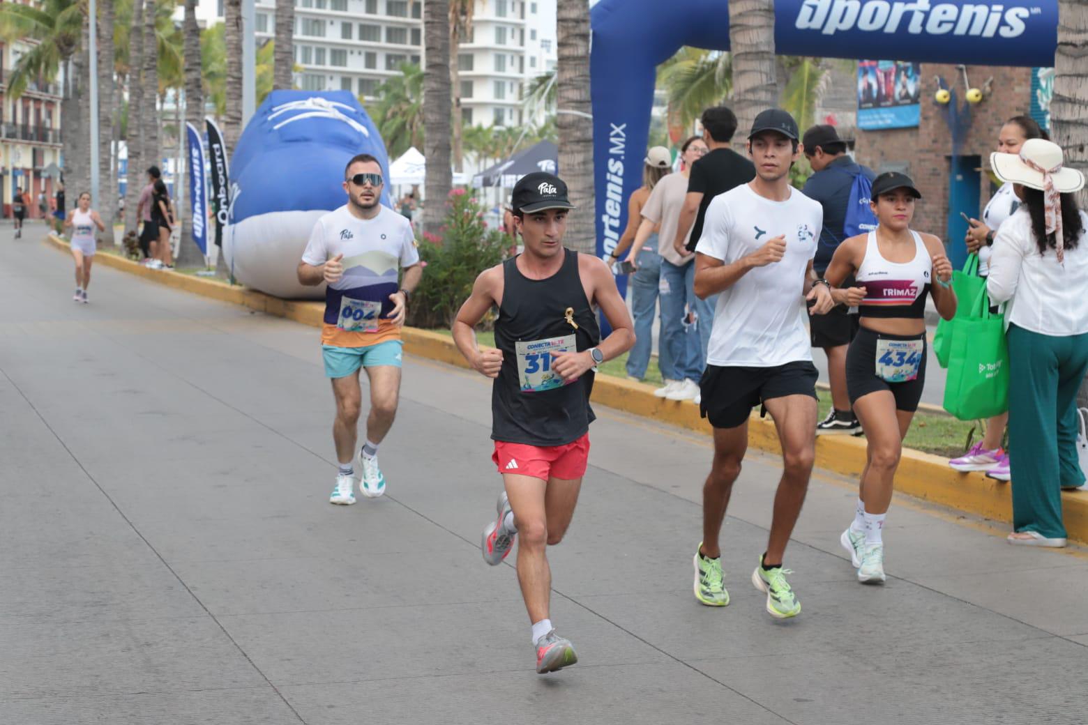 $!Katia García y Valentín Rendón triunfan en la Carrera Conecta-te 2025