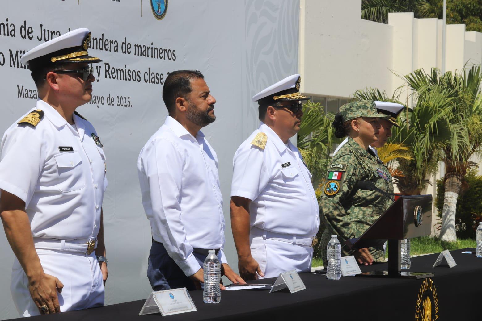 $!Toman protesta de Bandera al personal de marineros del SMN clase 2006, remisos y mujeres voluntarias