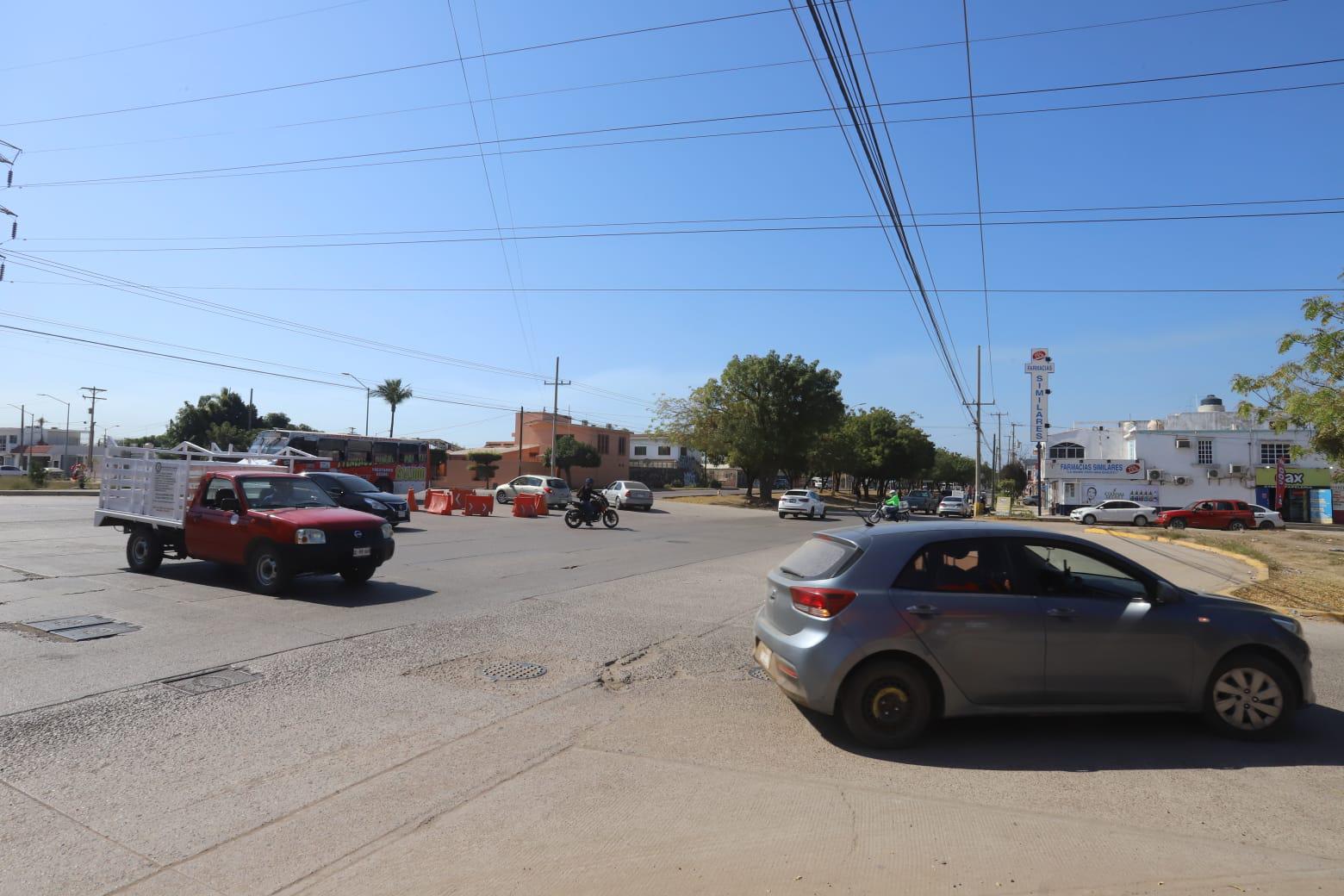 $!Denuncian vecinos peligro en cruce de avenidas Munich y De las Torres, en Mazatlán