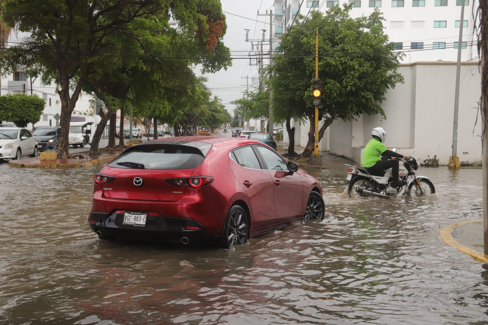 $!Cae fuerte lluvia acompañada de granizo en Mazatlán