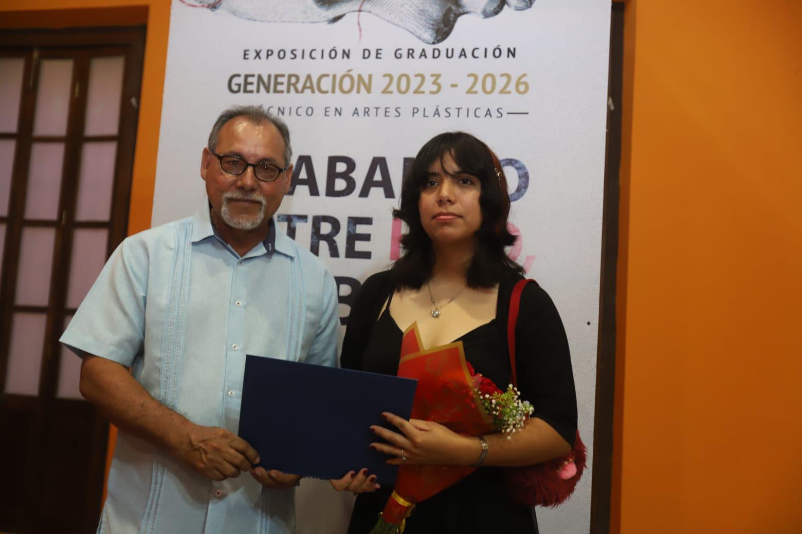 $!Miguel Flores junto a su alumna Diana de Jesús Verdugo.