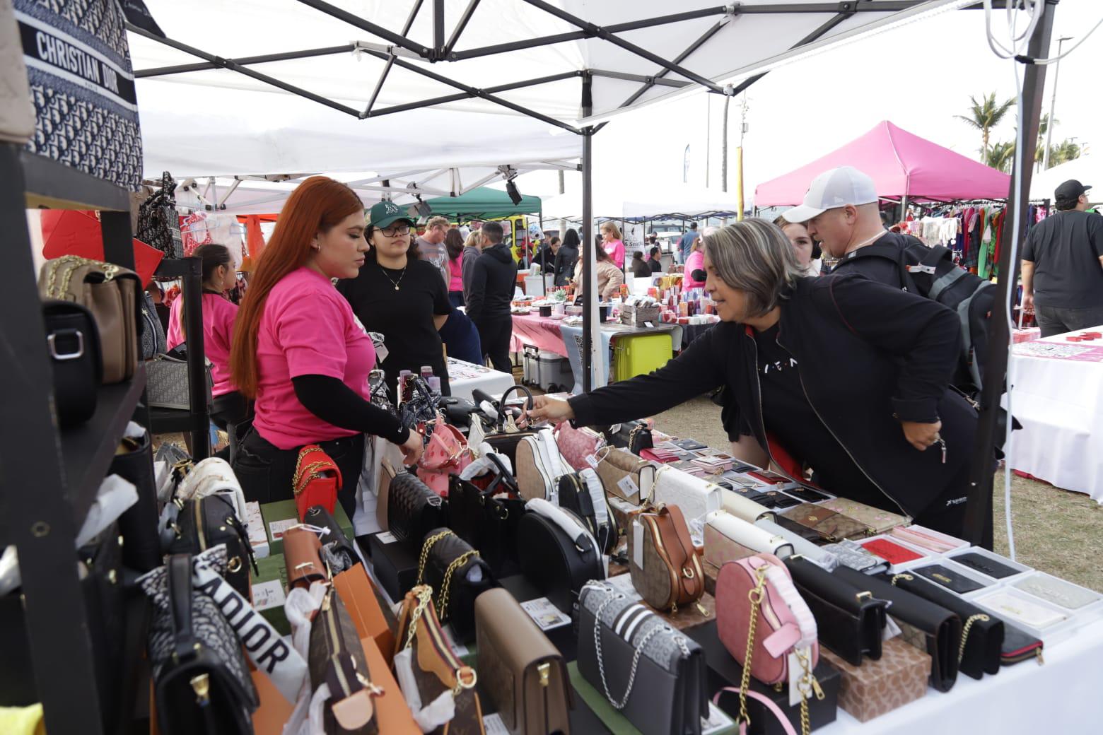 $!Diversos artículos se vendieron en el lugar.