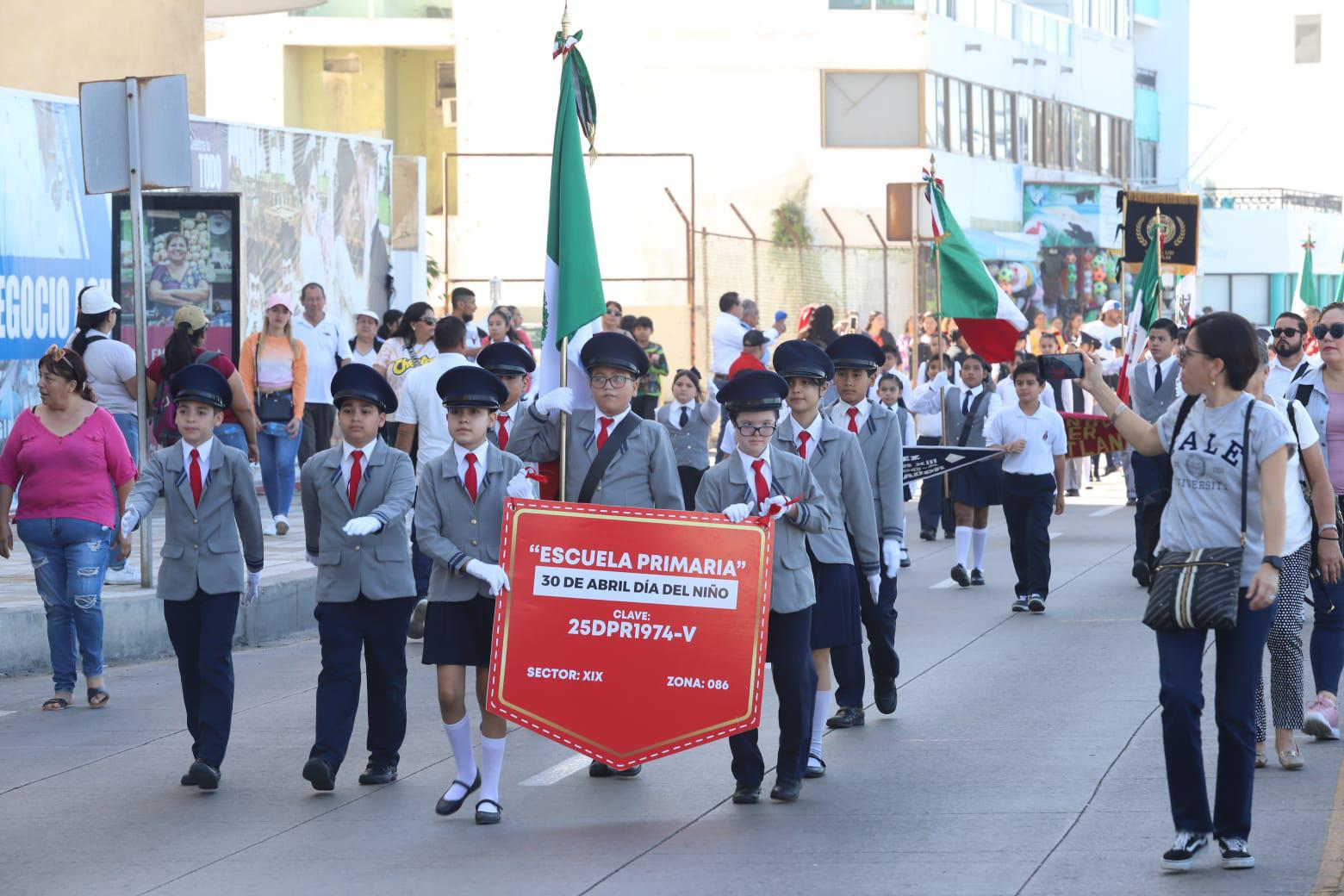 $!Se viste Avenida del Mar de tricolor por desfile de escoltas de Bandera