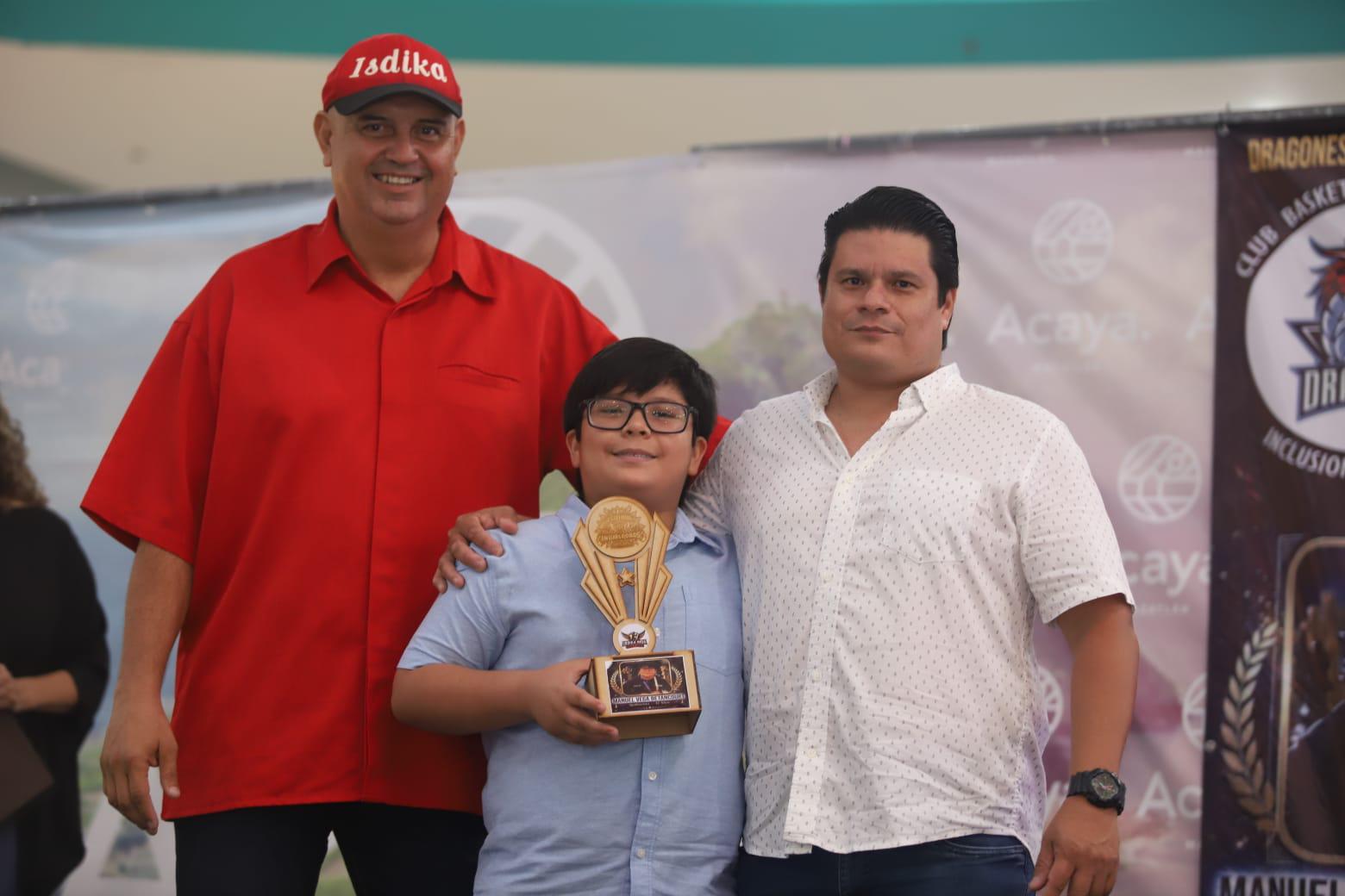 $!Entregan el Premio al Mérito Deportivo Isdika Inda Sports en Mazatlán