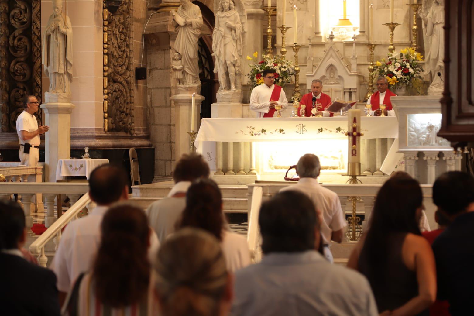 $!Obispo de Mazatlán llama a la hospitalidad ante el arribo de turistas en vacaciones de verano