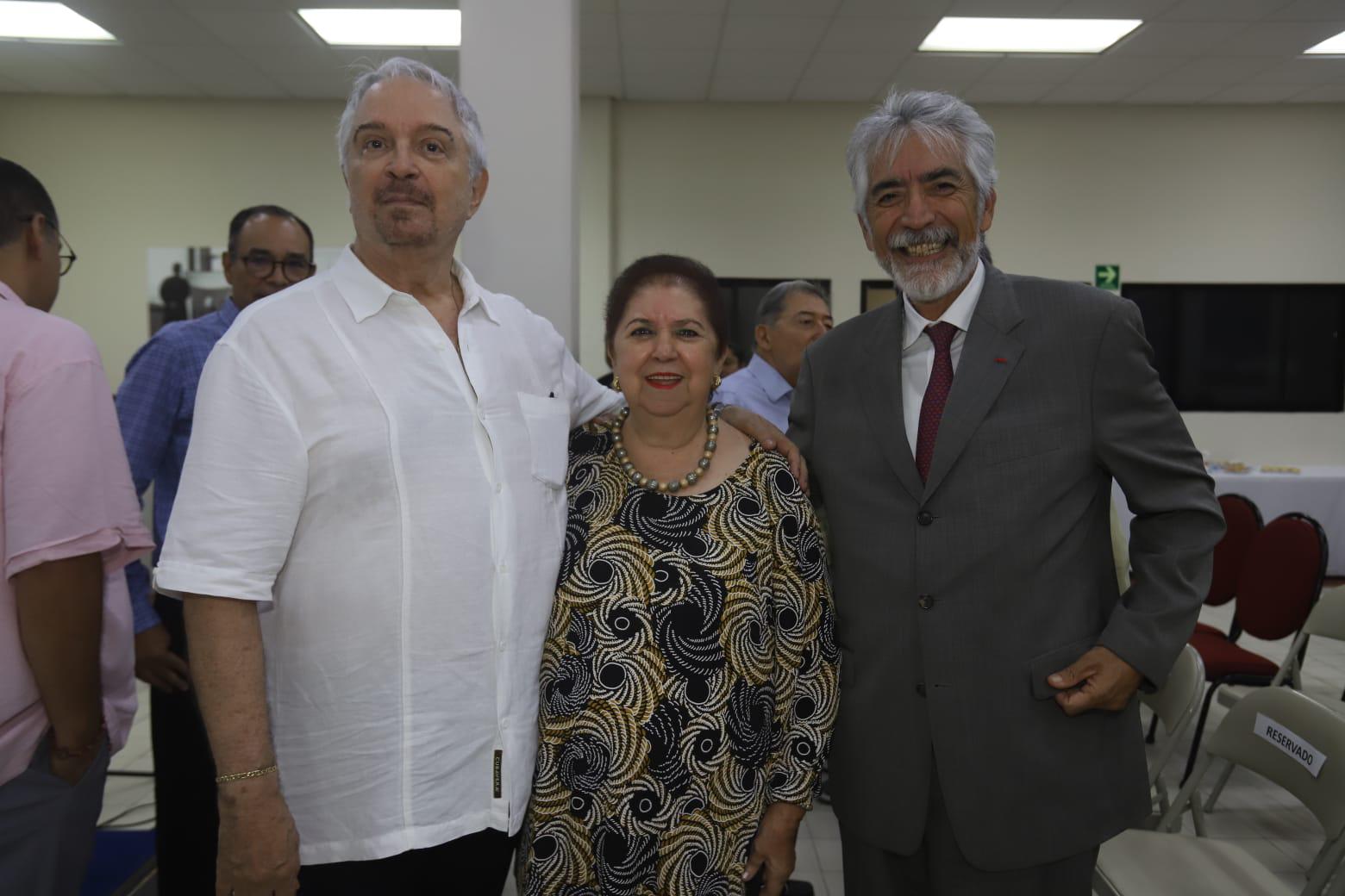 $!Enrique Patrón de Rueda, Betriz Zúñiga Vizcarra y José Enrique Villa.