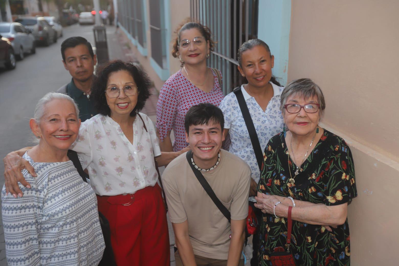 $!Martha Osuna, Lilia Colado, Leo Recio, Olivia Aguilar, Lupita Lee, Manuel Valdespino y Choco Vargas.