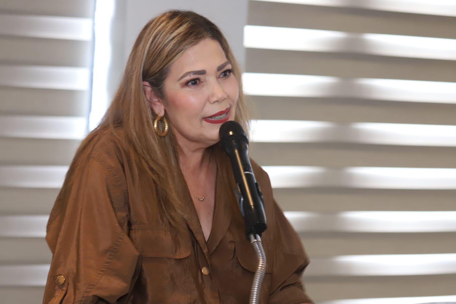 $!Elizabeth Peraza, directora ejecutiva de Noroeste, expresó un mensaje a los presentes.