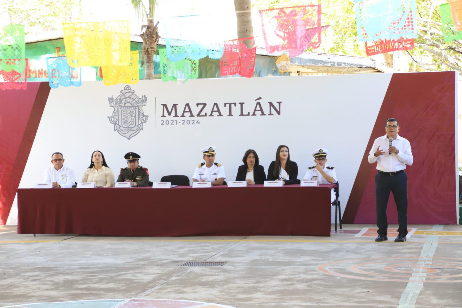 $!En jardín de niños le piden al Alcalde de Mazatlán un aula, pelotas y muñecas