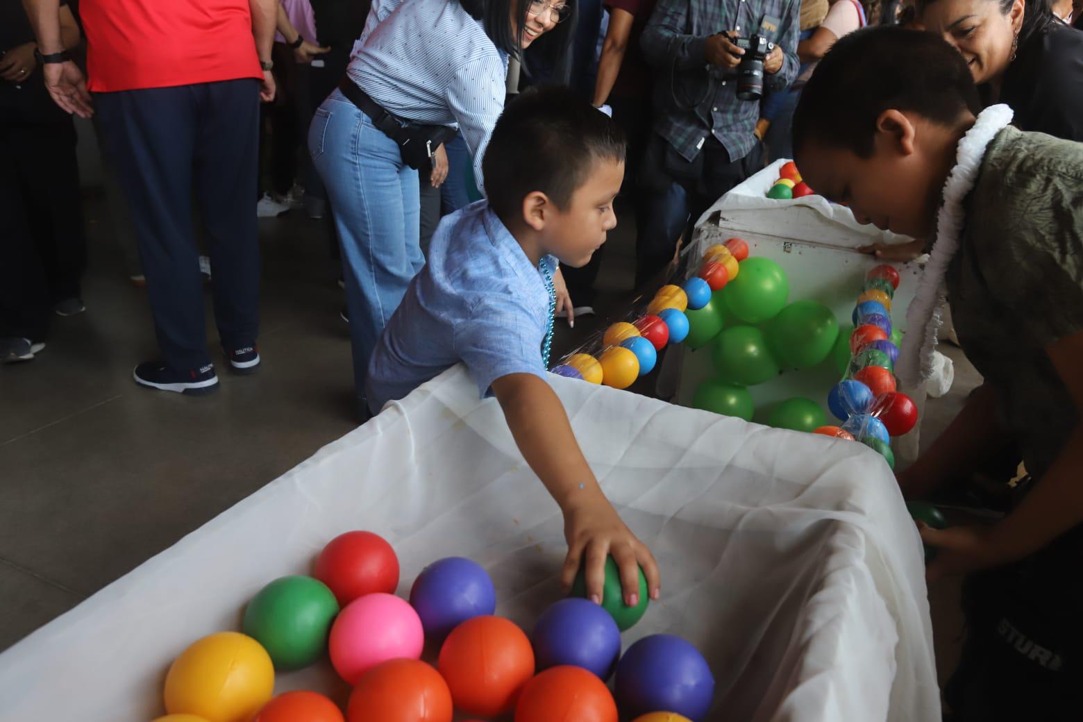 $!Entre risas y diversión, niños y jóvenes con discapacidad disfrutan de fiesta en el Teodoro Mariscal