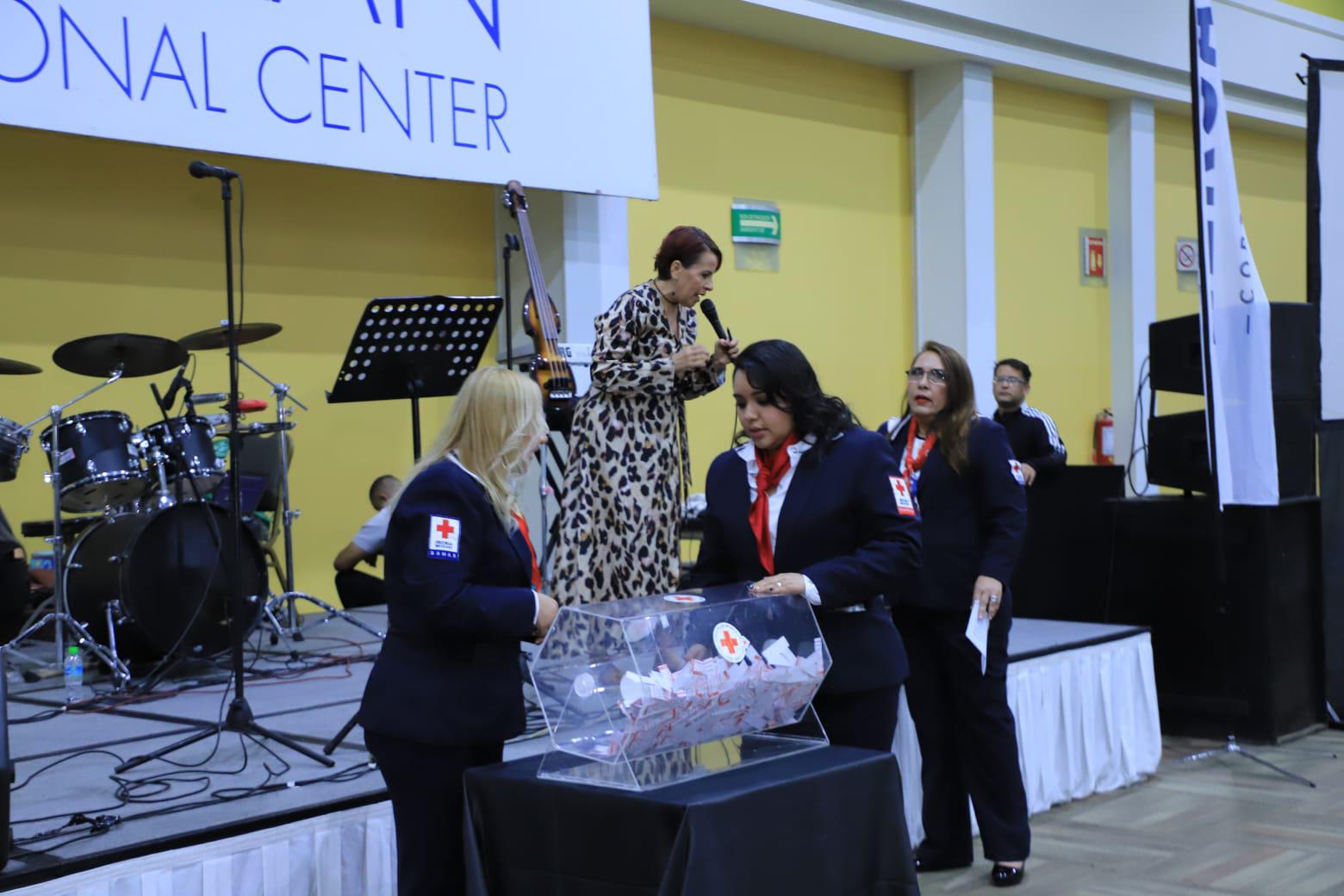 $!Celebra Cruz Roja Mazatlán su desayuno pre-baile navideño para recaudar recursos