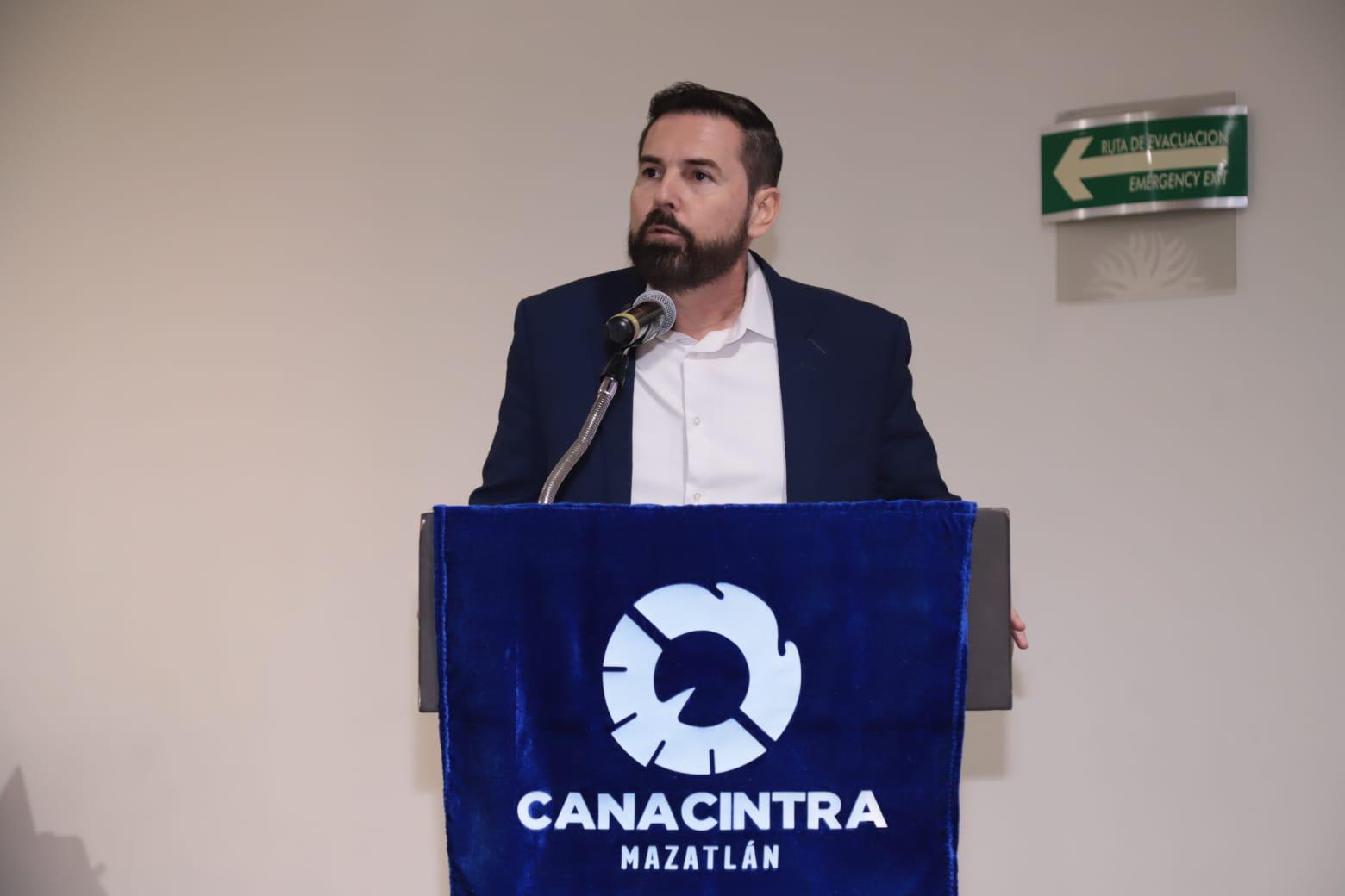 $!Celebran graduación de la generación 33 del Diplomado en Liderazgo de Canacintra Mazatlán